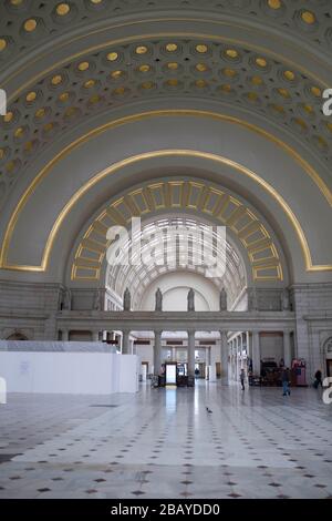 Washington, DC, États-Unis. 29 mars 2020. Union Station est vu presque vide en raison de l'éclosion de COVID-19 à Washington, DC, États-Unis, 29 mars 2020. Le nombre de cas COVID-19 aux États-Unis a dépassé 140 000, selon les derniers chiffres du Centre de science et d'ingénierie des systèmes de l'Université Johns Hopkins, dimanche. Crédit: Liu Jie/Xinhua/Alay Live News Banque D'Images