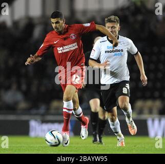 Charlton Athletic's Salim Kerkar (à gauche) et Jeff Hendrick (à droite) du comté de Derby. Banque D'Images