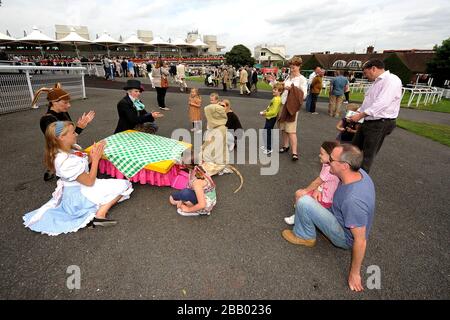 Fête du thé Mad Hatters au parc Sandown Banque D'Images