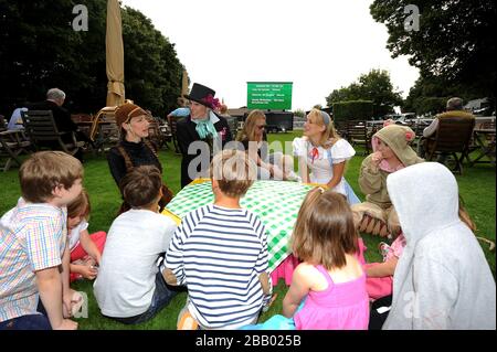 Fête du thé Mad Hatters au parc Sandown Banque D'Images