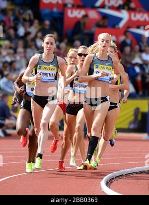 Hannah England (à droite) et Laura Weightman (à gauche) en action pendant les 1500 m de femmes Banque D'Images