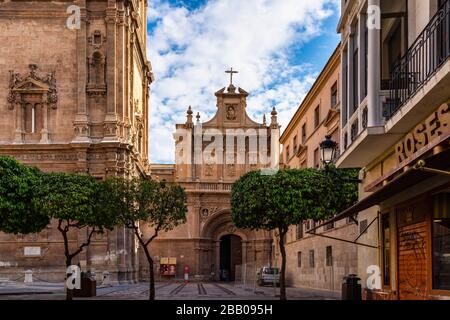 Cathédrale de l'église de Saint Mary, la Santa Iglesia Catedral de Santa Maria en Murcie, Espagne. Un mélange de style gothique et baroque. Banque D'Images