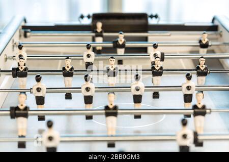 Jeu de football de table ou de ballon de football avec figurines de joueur. Banque D'Images