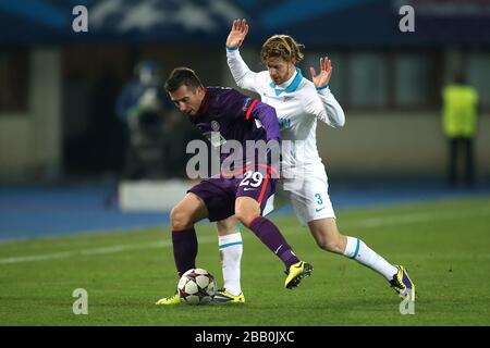 Autriche le Markus Suttner de Vienne protège le ballon de Zenit St Petersburg Cristian Ansaldi (à droite) Banque D'Images