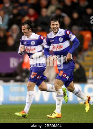 Joey Barton (à gauche) et Charlie Austin, des Queens Park Rangers Banque D'Images