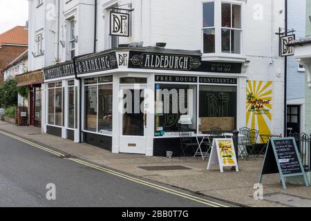 David's place by the Sea, pub de style Art déco, dans la station balnéaire d'Aldeburgh, Suffolk, Royaume-Uni Banque D'Images