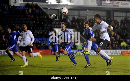 Le Raheem Sterling d'Angleterre marque son deuxième but contre Saint-Marin. Banque D'Images