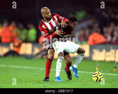 David McGoldrick (à gauche) de Sheffield United et Fred Battle for the ball de Manchester United Banque D'Images