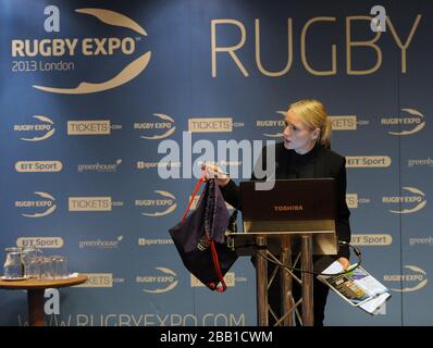 La modérateur Sonja McLaughlan au deuxième jour de l'Expo Rugby 2013 au stade de Twickenham. Banque D'Images