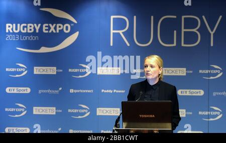 La modérateur Sonja McLaughlan au deuxième jour de l'Expo Rugby 2013 au stade de Twickenham. Banque D'Images