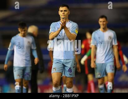 Michael Rose, de Coventry City, applaudit les fans après la victoire contre Lincoln City lors du match de la Sky Bet League One au stade des billions de trophées de St Andrew Banque D'Images