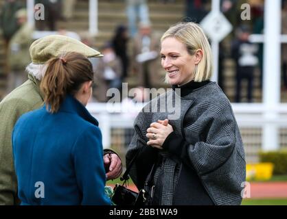 Zara Tindall au cours de la première journée de la rencontre internationale à l'hippodrome de Cheltenham, Cheltenham. Banque D'Images