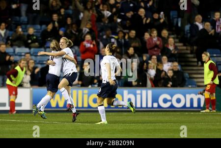 Le Jordan Nobbs (gauche) de l'Angleterre célèbre le but d'ouverture du jeu avec Toni Duggan Banque D'Images