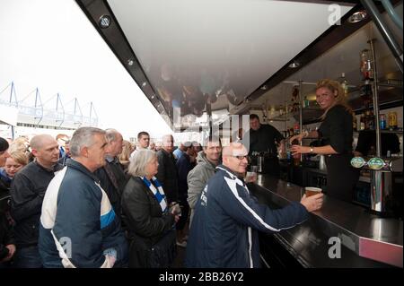 Supporters d'Everton dans la zone de ventilation Banque D'Images