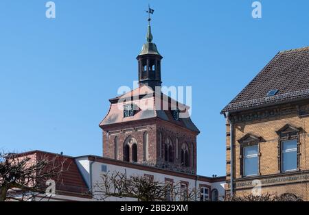 Luckenwalde, Allemagne. 24 mars 2020. Maisons du marché et de la tour de l'église du marché. Crédit: Soeren Stache/dpa-Zentralbild/ZB/dpa/Alay Live News
