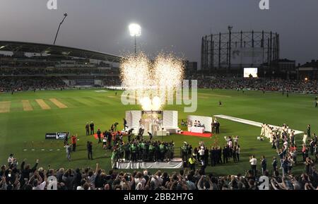 L'Angleterre fêtera la victoire de la série Investec Ashes le cinquième jour du cinquième test Ashes à l'ovale Kia Banque D'Images