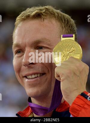 Chris Hoy, de Grande-Bretagne, célèbre la victoire de l'or dans la finale de Keirin pour hommes Banque D'Images