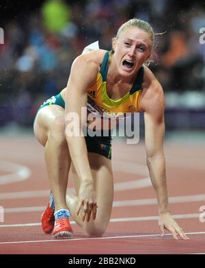 Sally Pearson, en Australie, célèbre son honneur après avoir remporté l'or lors de la finale des 100 m haies des femmes, le 11 jour des Jeux olympiques de Londres 2012 Banque D'Images