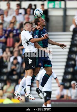 Jeff Hendrick et David Meyler (à droite) du comté de Derby Banque D'Images