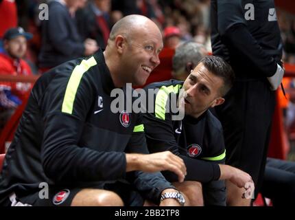 Charlton Athletic's Head of Sports Science Laurence Bloom (à droite) Banque D'Images