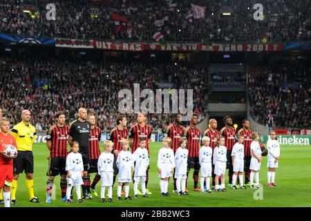 Les joueurs de l'AC Milan s'alignent pour le match Banque D'Images