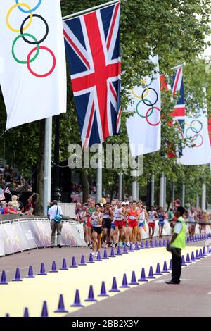 Les athlètes participent à la course de 20 km pour Homme sur le Mall, Londres, le huitième jour des Jeux Olympiques de Londres 2012. Banque D'Images