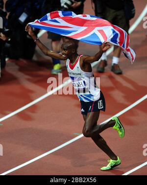 Mo Farah, de Grande-Bretagne, célèbre la victoire de la finale des 10 000 m pour les hommes Banque D'Images