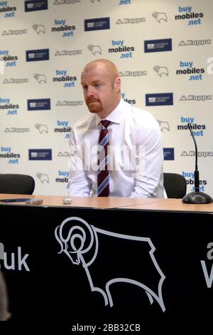 Sean Dyche, responsable de Burnley pendant la conférence de presse après le match Banque D'Images