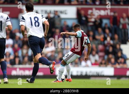 Le Ravel Morrison de West Ham United a atteint le but d'ouverture du jeu Banque D'Images