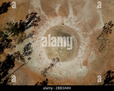 Antenne des ressorts Eulo Mud qui sont uniques à la région et sont des trous de soufflage du bassin Artésien. Banque D'Images