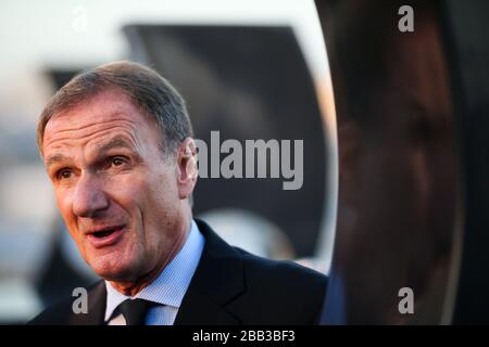 L'ancien joueur de Liverpool Phil Thompson est interrogé lors du lancement de la compétition de la coupe Capital One au Trafalgar Hotel, Londres. Banque D'Images