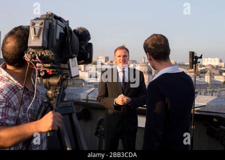 L'ancien joueur de Liverpool Phil Thompson est interrogé lors du lancement de la compétition de la coupe Capital One au Trafalgar Hotel, Londres. Banque D'Images