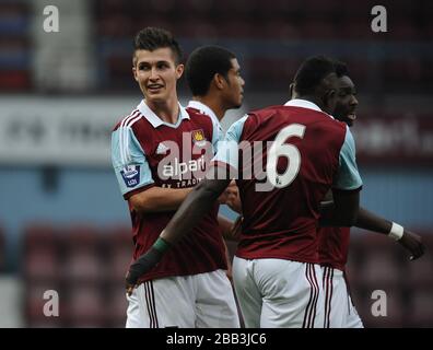 DaN Potts, de West Ham United, célèbre la notation de l'objectif d'ouverture. Banque D'Images