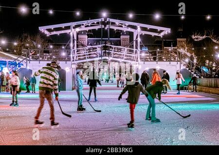 Amsterdam City Pays-Bas Novembre 2019 patinoire Rijksmuseum un jour lumineux en hiver aux pays-bas Banque D'Images