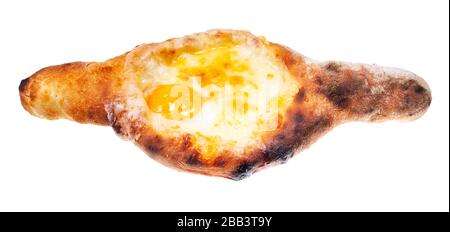 Cuisine géorgienne - khachapuri en forme de bateau Adjarian avec fromage, beurre et jaune d'oeuf isolé sur fond blanc Banque D'Images