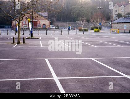 Les parkings vides du centre-ville en mars 2020 en raison de la pandémie de Covid-19 à Frome, Somerset, Angleterre, Royaume-Uni Banque D'Images