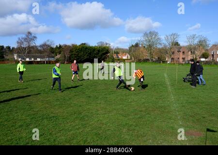 Football à pied Alderton Suffolk Royaume-Uni Banque D'Images