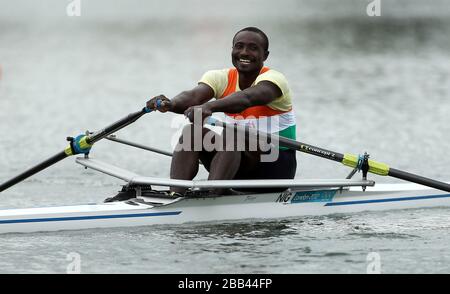 Hamadou Djibo Issaka, au Niger, est en action dans les mouettes individuelles des hommes du lac d'aviron d'Eton Dorney, à Windsor. Banque D'Images