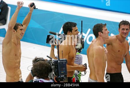 Michael Phelps, Conor Dwyer Ricky Berens et Ryan Lochte des États-Unis hommes 4 x 200 m Freestyle célébrant la finale au Aquatics Center, Olympic Park, Londres Banque D'Images