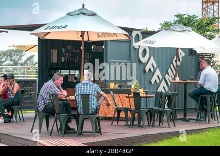 Pretoria, Afrique du Sud, 29 janvier - 2020: Conteneur d'expédition converti en café-restaurant. Banque D'Images