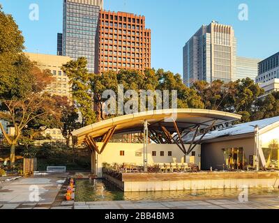 Tokyo, Japon - 23 janvier 2018 : un parc dans le quartier du Palais impérial de Tokyo Banque D'Images