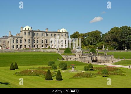 La magnifique PROPRIÉTÉ ET LES JARDINS DE POWERSCOURT, ENNISKERRY, COMTÉ DE WICKLOW, EN IRLANDE DU SUD Banque D'Images