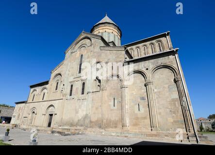 Cathédrale de Svetitskhoveli, située à Mtskheta, Géorgie, dans le Caucase. Église chrétienne orthodoxe. Architecte géorgien médiéval Arsukisdze. Banque D'Images