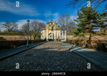 Prague, République tchèque / Europe - 15 janvier 2019: La porte de Leopolds en pierre de Vysehrad est une porte baroque de la fortification de Prague construite au XVIIe siècle. Banque D'Images