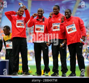 Les États-Unis Dontae Richards-Kwok, Gavin Smellie, Aaron Brown et Judyn Warner célèbrent la médaille de bronze des 4 x 100 mètres Banque D'Images