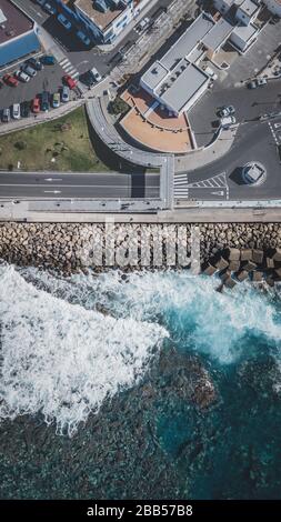 Vue aérienne sur la plage Playa de Agaete à Puerto de Las Nieves sur l'île des Canaries Gran Canaria, Espagne. Banque D'Images