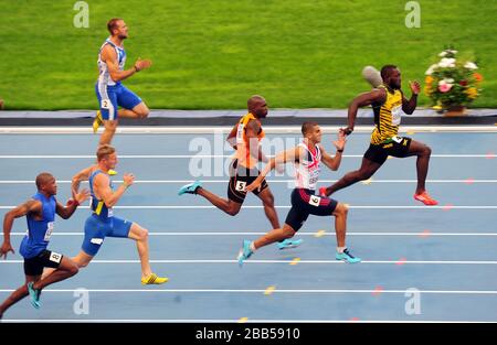 Adam Gemili (centre) de Grande-Bretagne en action lors de la demi-finale des hommes de 200 m le septième jour des Championnats mondiaux d'athlétisme de l'IAAF 2013 au stade Luzhniki à Moscou, Russie. Banque D'Images