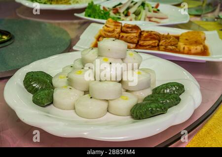 Jeungpyeon également appelé sultteok, est une variété de tteok - gâteau de riz fait par la vapeur de riz, cuisine nord-coréenne Banque D'Images