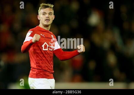 Barnsley's Luc Thomas célèbre après le coup de sifflet final Banque D'Images