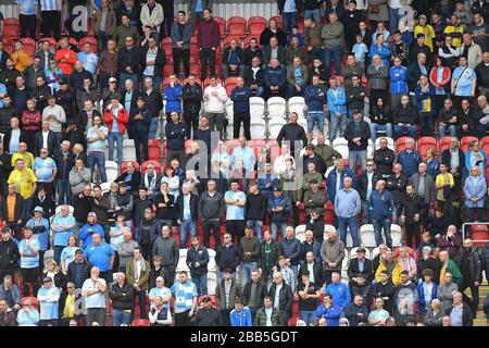 Vue générale des fans de Coventry City dans les tribunes Banque D'Images